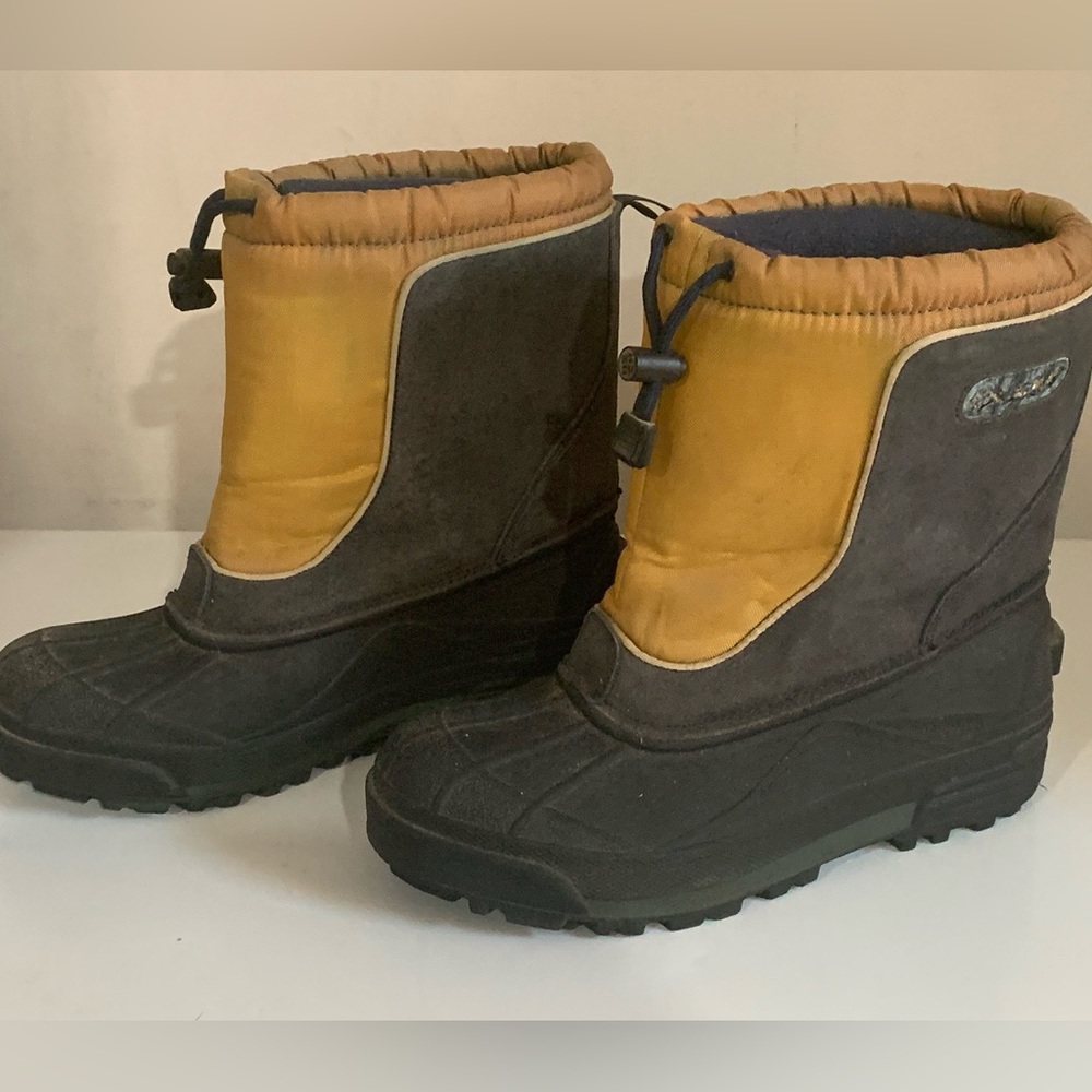 Columbia Yellow and Black Winter Rain Boots